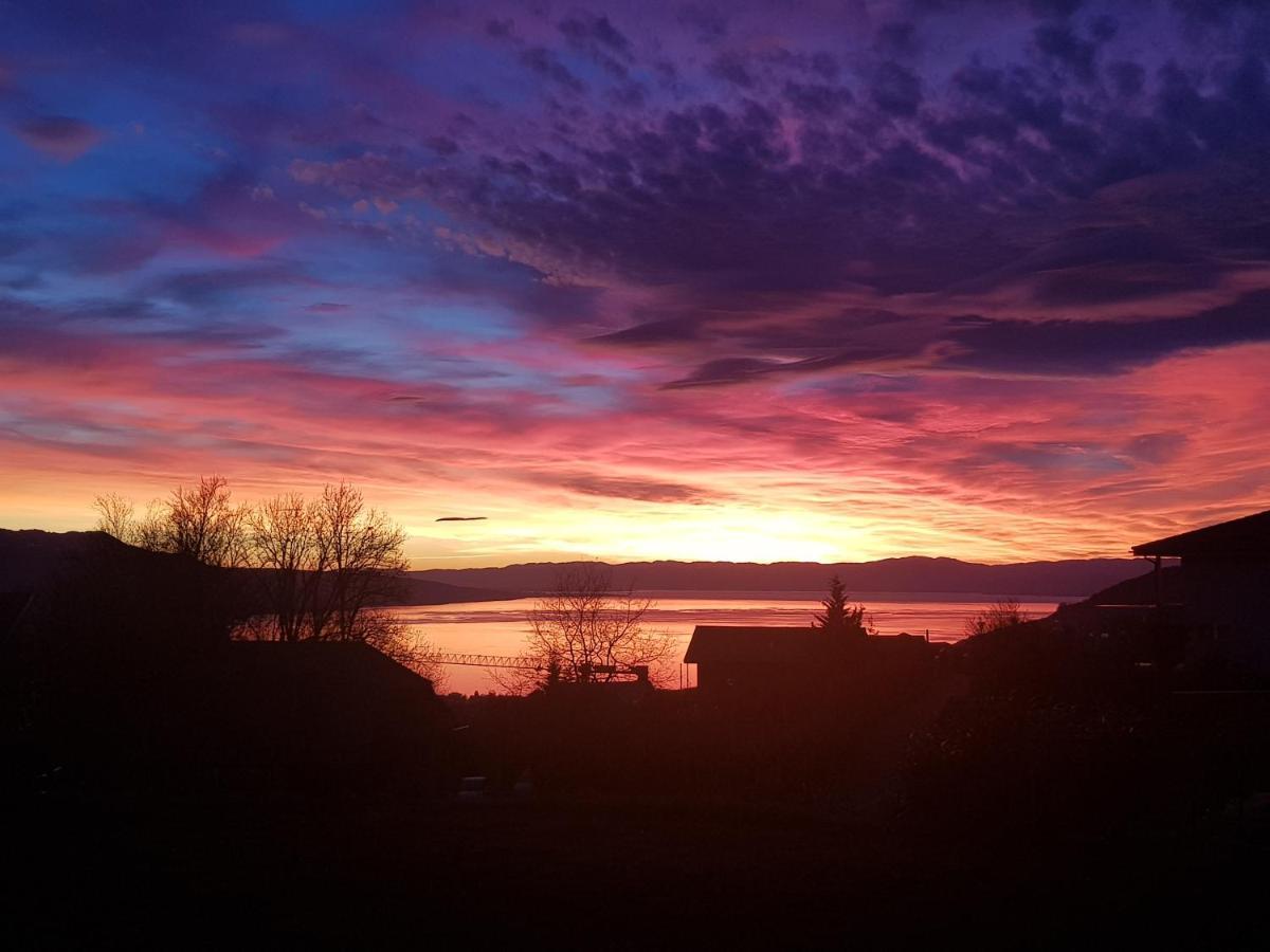 Montreux Holiday Home Ngoại thất bức ảnh