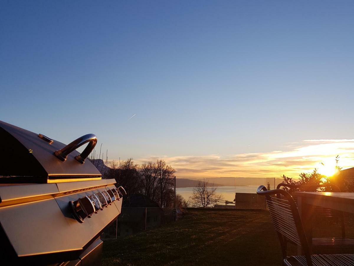 Montreux Holiday Home Ngoại thất bức ảnh